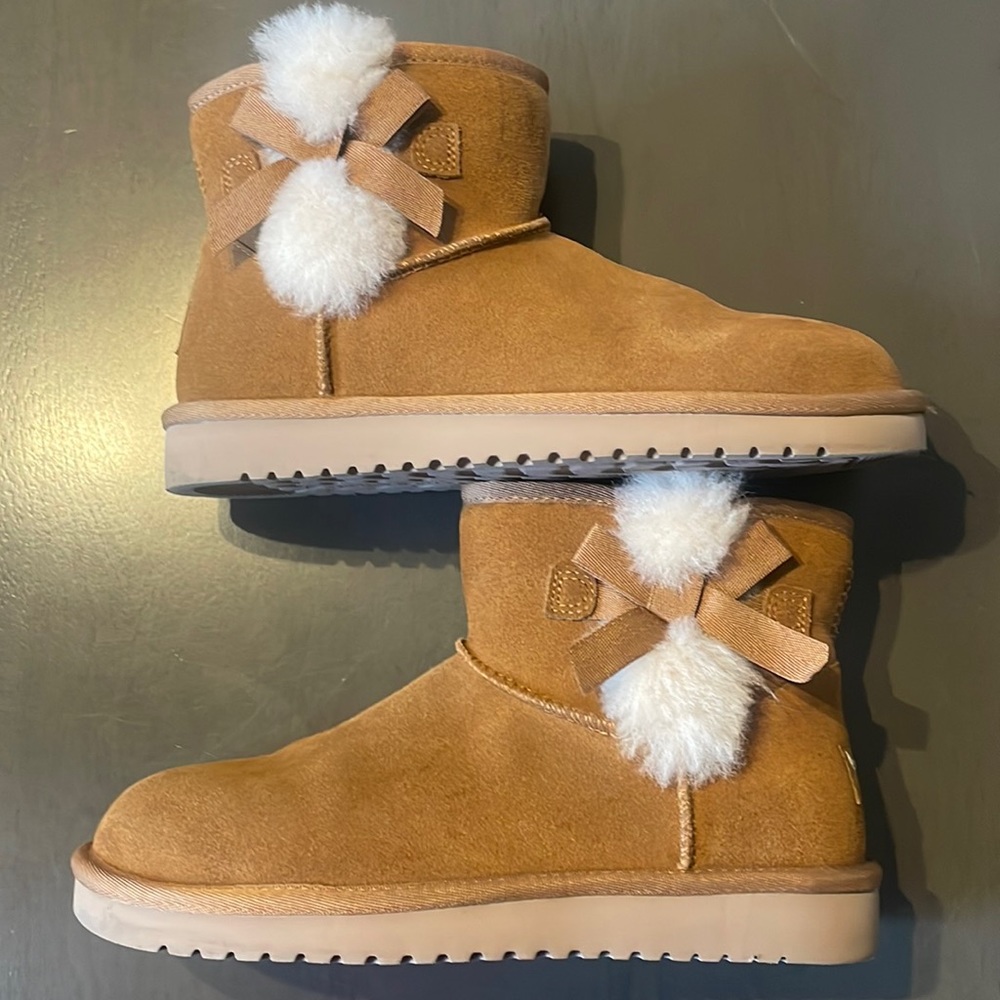 Koolaburra by Ugg brown boots with bow